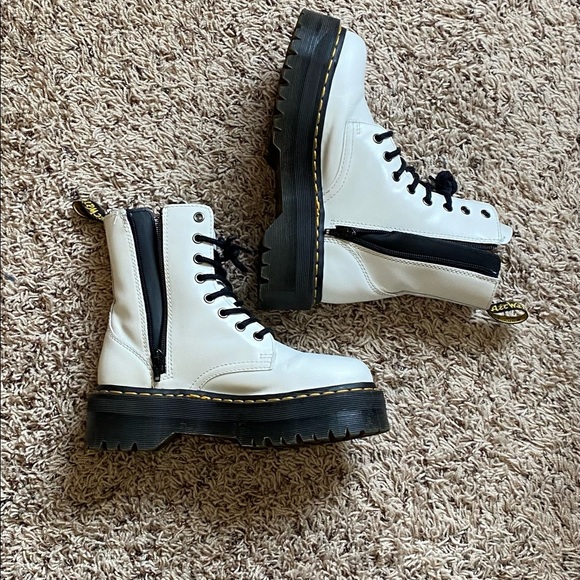 Super cute white platform Dr Marten boots! Size 5 but they run large. - Picture 1 of 4
